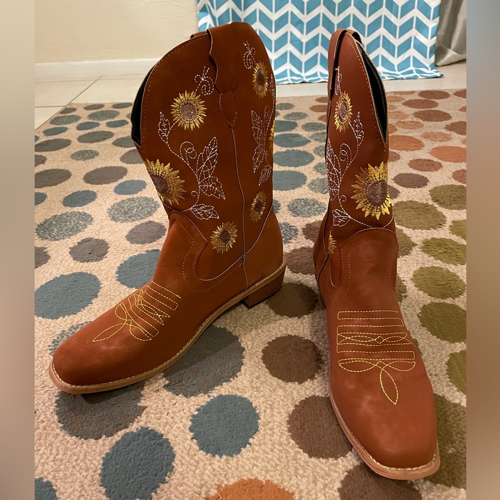 Sunflower Cowboy Boots - size 10